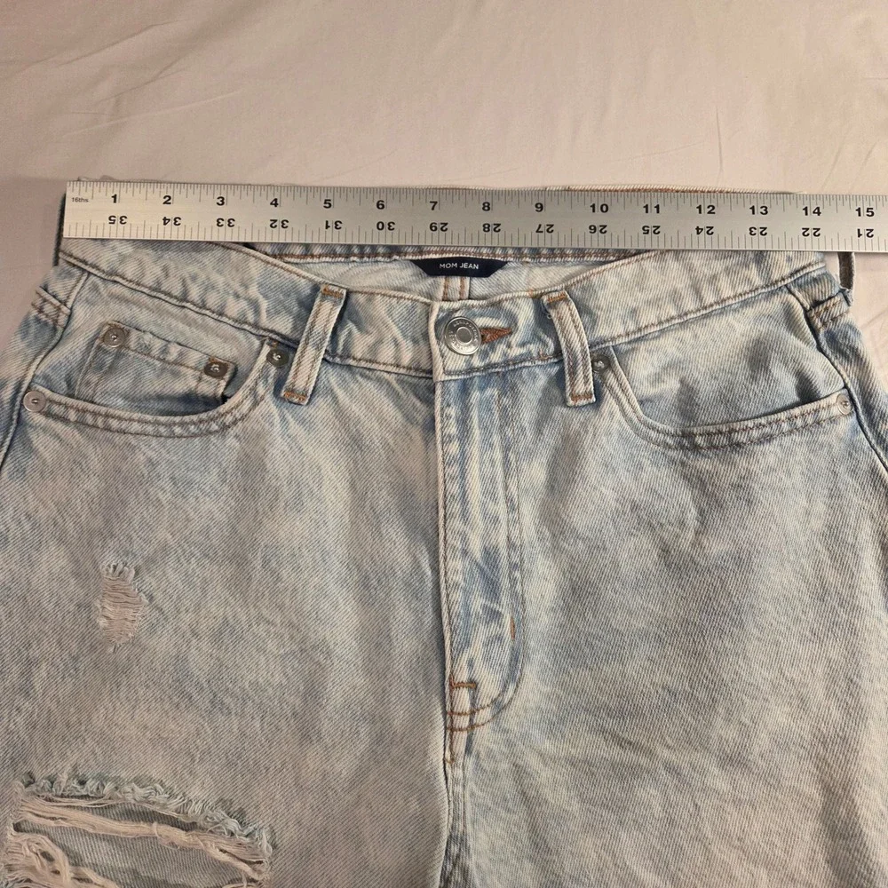 Aeropostale Women's Mom Jean Size 6 Distressed Tapered Leg Light Acid Wash Denim - Picture 6 of 9